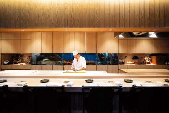 【美味本 Oishinbon 2023】木に包まれた和モダン空間で 季節を感じる旬の魚料理を ｜　江藤家