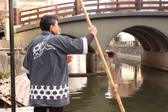 【柳川市】70分の船旅と船頭の粋なパフォーマンスを楽しもう！『川下り 松月乗船場』