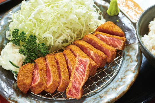 【美味本 Oishinbon 2023】ミディアムレアの 牛かつに恍惚。｜　牛かつ もと村