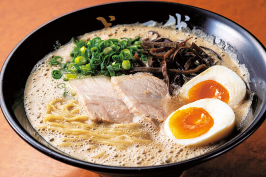 【美味本 Oishinbon 2023】濃厚にしてまろやかな泡系豚骨ラーメン！　｜ 博多 一成一代