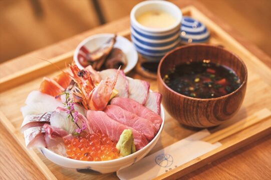 柳橋連合市場 『食堂光』華麗なる海鮮丼の世界