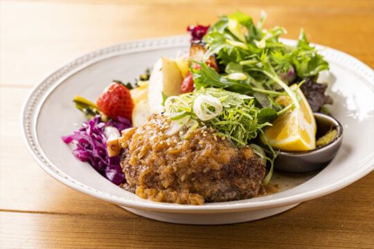 【別府・期間限定】“ごちそうサラダ”を絶品ハンバーグとともに『SUNNY』【大分県産品メニューフェア2023@Oita】