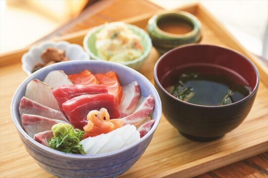 柳橋連合市場 『古賀鮮魚店』華麗なる海鮮丼の世界