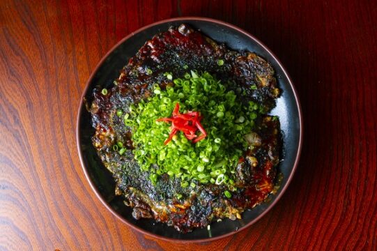 【福岡・期間限定】大胆に乗せたねぎと、甘辛いすじこんにゃくがベストマッチ『お好み焼 てぼ』【大分県産品メニューフェア2023@Fukuoka】