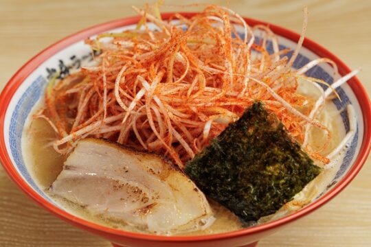 【大分・期間限定】3種類の唐辛子で和えたピリ辛の白髪ネギがたっぷり！『大分ラーメン銀とら』【大分県産品メニューフェア2023@Oita】