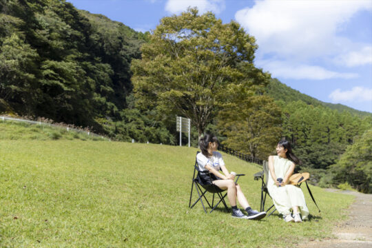 【チェアリングでくつろぐかすや vol.11】バーベキューやテント設営してデイキャンプなど、大人から子どもまで楽しめるスポット