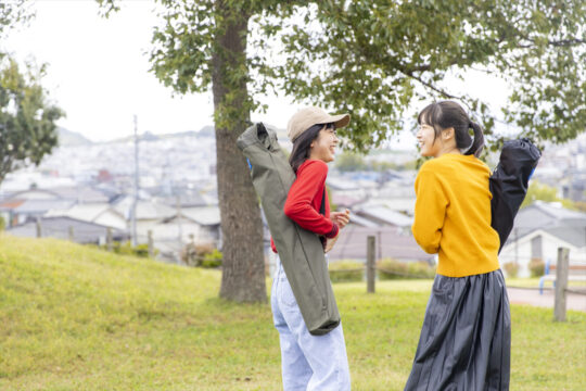 【チェアリングでくつろぐかすや vol.6】志免町のランドマーク、歴史と文化のシンボルタワーとして親しまれる竪坑櫓