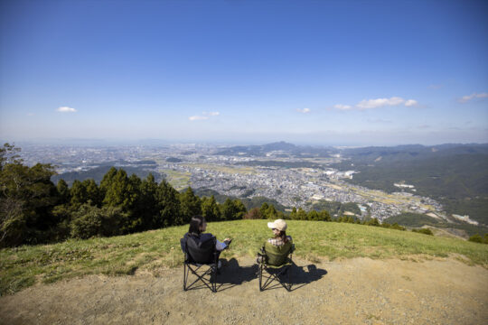 【チェアリングでくつろぐかすや vol.12】博多湾や福岡タワーまで見渡せる夜景スポットとしても広く知られるチェアリングスポット