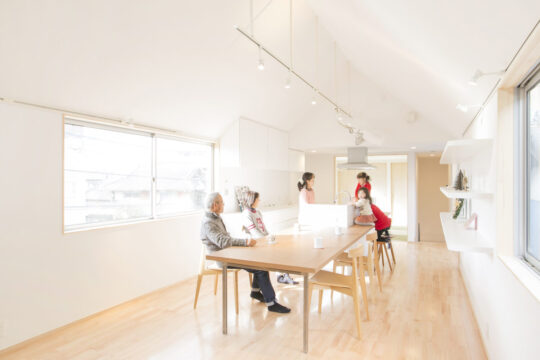 子どもの成長と共に間取りを変えられる将来型の空間 ｜マルベリーハウス 有限会社 桑野組