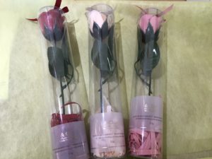【雑貨店ハウズスタッフ一押しアイテム】枯れない一凛のバラ　＆chic 「ソープフラワー」