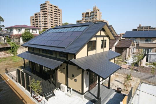 OMソーラーと太陽光、自然素材をふんだんに使ったハイブリット住宅｜サン建築工房（北九州市）