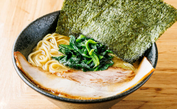 【福岡麺本2022 】宮崎県の恵みを凝縮した 宮崎発の“家系”ラーメン『ひろき家 福岡店』