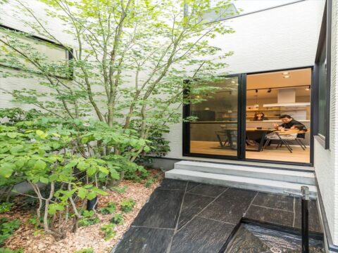 四季を感じる、使って楽しむ 中庭がある暮らし｜栗原建設株式会社