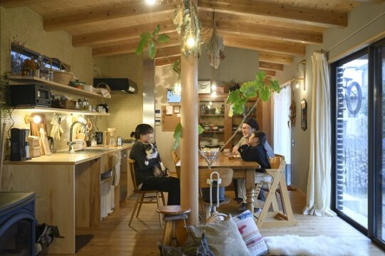 アンティーク家具が似合う遊び心満載の家|長崎材木店