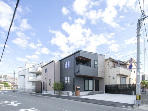 約95平米　細長い形の土地に建つ和モダンな家｜栗原建設株式会社