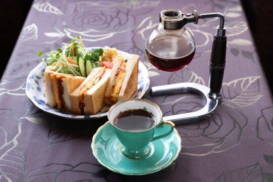 【久留米市】久留米巡りで訪れたい！サイフォンコーヒーとホットサンドで寛ぐ『しのはら珈琲店』