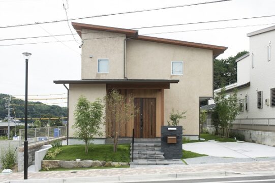 自然素材をふんだんに使った39坪のリビング階段のある家｜『toyo style』株式会社東洋建設