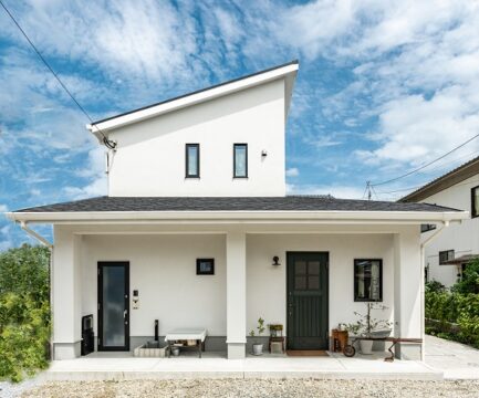 家とカフェ、2つの夢を叶えた外断熱と漆喰の家｜株式会社 智建ホーム