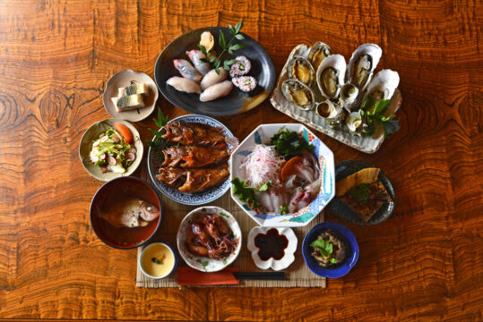 【UWABA BOOK vol.3】これはもう、食のエンタメ