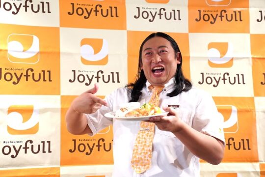【福岡出身芸人登壇】ジョイフルの春夏新メニューをロバート秋山さんが実食レポ！