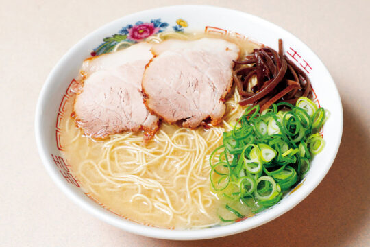 【美味本 Oishinbon 2023】シンプル豚骨 愛され続けて47年｜ 長浜ラーメン かしい亭