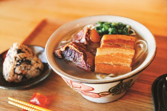 【福岡ラーメン】優しい出汁が染みわたる…。『沖縄そば専門店　菊鶴そば』