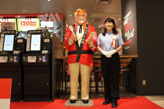 KFC1200店舗目が、『ミーナ天神』に誕生！期間限定で「博多どんたくカーネル」がお出迎え