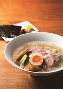 【福岡ラーメン】変わり種の薬味で味変が楽しい！『新博多醤油そば　もやい』