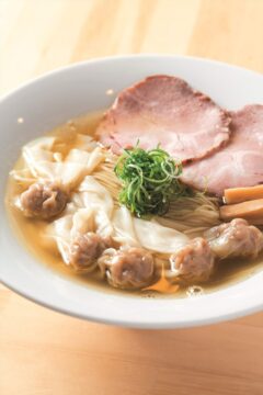 【福岡ラーメン】自家製ワンタンは喉越し◎で食べ応え抜群！『らぁ麺　六六』