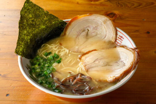 【福岡麺本2023-vol.12 】また食べたくなる 飾らない屋台の味『ラーメン居酒屋　呉朝明』