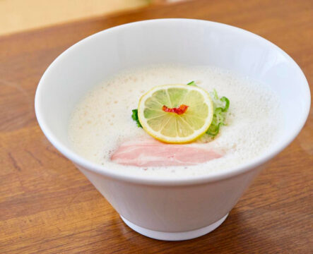 【福岡麺本2023-vol.12 】東京、神奈川へ。そして器も製作中！『御忍び麺処 nakamuLab.(ナカムラボ）』