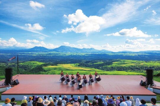 久住高原の大自然の中で熱き鼓動を『野外劇場 TAOの丘』