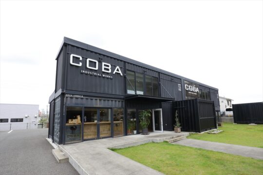 福岡の素敵な空間を探す建物探訪♪～今回は西区今宿にある『COBA INDUSTRIAL WORKS 福岡店』さんへ～［リノリビング］