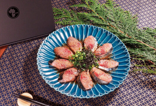 【美味本 Oishinbon 2023】<手土産＆お取り寄せ >玄界灘産の天然真鯖使用のごま鯖がいつでもどこでも美味！｜つくしのしま