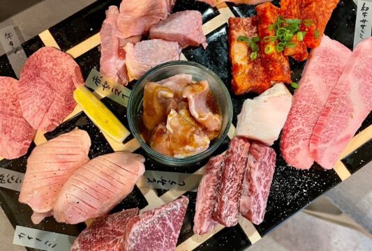 【福岡肉酒場】七隈線に乗って美味しいお肉とお酒を。『ニクサカバカツ』