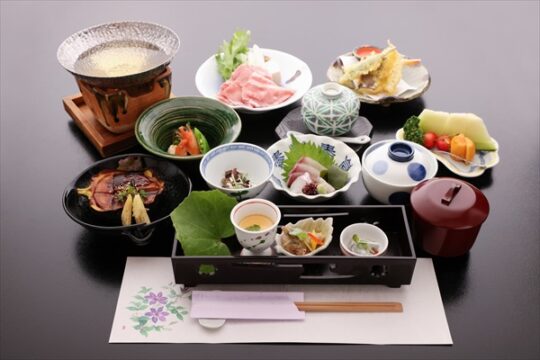 【小郡市】予約必須な小郡伝統の天然鴨料理専門店『かも料理・季節料理 さとう別荘』