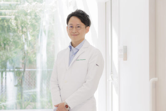 【福岡の頼れるお医者さん2023】傷口８ミリの最新術式に対応、１０分程度の日帰り手術が可能「田中整形外科」