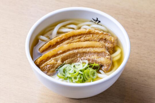【福岡麺本2023-vol.12 】“粋”な味を追求する、多彩なうどんに大満足！『うどん居酒屋　粋(すい）六本松店』
