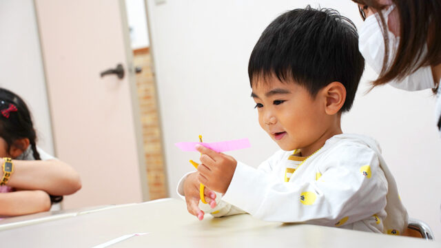 【福岡子育て】福岡の幼児教室「七田式渡辺通り教室・大橋教室」3歳コースのひらがな練習とあじさいづくり！