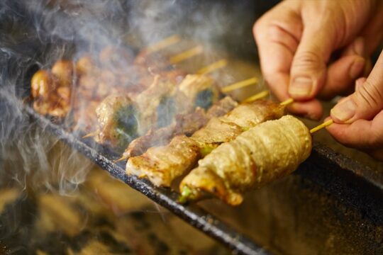 肉専門誌【福岡肉本2023】旨い酒と味わう　季節を感じる野菜巻き『やき鳥　枡家』
