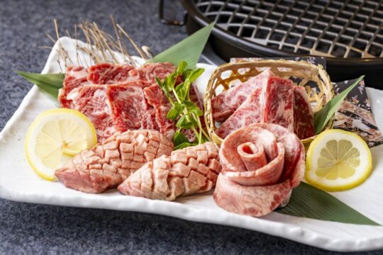 肉専門誌【福岡肉本2023】話題の個室焼肉店で 3つの極上を堪能！『銀シャリ 小倉井堀店』