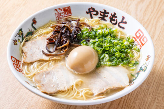 【福岡麺本2023-vol.12 】“40th”の誇り。今、福岡ラーメン界にはこんな豚骨職人が必要だ！『ラーメン　やまもと』