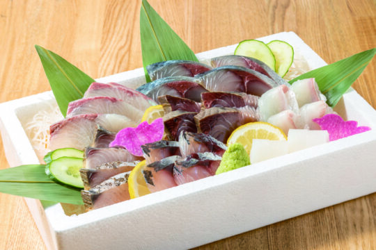 『ふくおかの魚を食べようvol.29』名物の『本日の色箱』は必食～酒場　角のうぐいす　春吉本店～