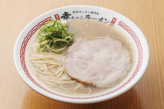 【福岡麺本2023-vol.12 】毎日食べても飽きない 生活に溶け込んだ昔懐かしい町豚骨『幸ちゃんラーメン　博多本店』
