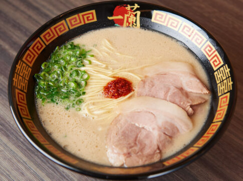 【福岡麺本2023-vol.12 】歴史ある新店舗で進化し続ける伝統の味を堪能！『一蘭　天神店』