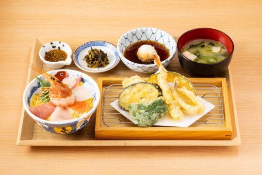 『ふくおかの魚を食べようvol.83』福岡の新鮮で旨い魚介をお気軽に～海鮮丼・天ぷら  博多 喜水丸 マリナイオンタウン店～