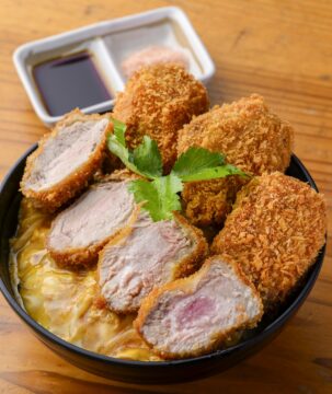 【美味本magazine2024】黄金出汁の絶品うどんに超肉厚のカツ丼も大人気！｜ うどん大文字　筑紫野店