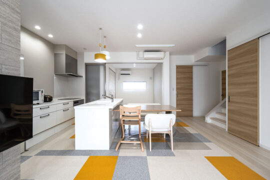 【フクオカリノベ No.11】<br>すてきなリノベのお宅訪問・戸建て｜程よい距離が欲しいなら 玄関２つの二世帯同居『ホームランド』