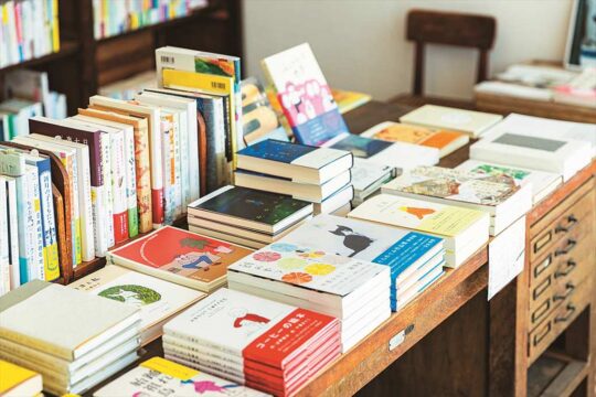 【今行きたい！こんな書店】 誰かにプレゼントしたくなる本があります『ナツメ書店／Sleep Coffee and Roaster古賀店』