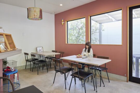 ワンちゃんと遊べるドッグカフェ。｜『V’s FORT CAFE』（福岡市西区）